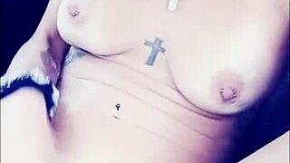Vanessa Vixen's sensual solo show with clit and tit play