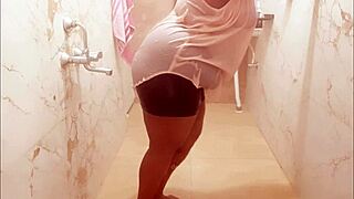 Seductive Indian maid flaunts her ample bosom while cleaning