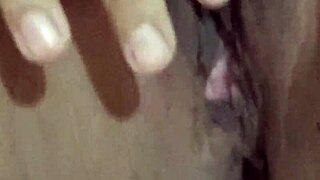 European amateur gives a blowjob to her new neighbor