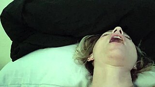 Passionate encounter with a stranger: oral pleasure takes center stage