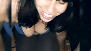 Venezuelan girlfriend gives deepthroat to boyfriend in public