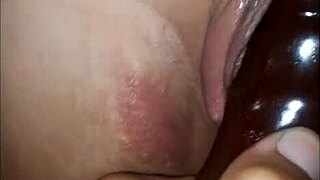 Lovely girl gets her vagina penetrated with a dildo in homemade video