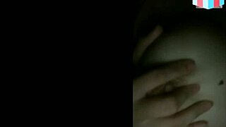 Vietnamese girl's naughty chat turns into steamy solo session