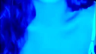 Vanessa Fox's seductive solo performances and toy play in early videos