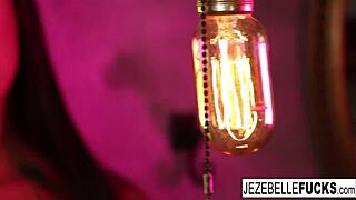 Jezebelle bond's sensual solo bath time show