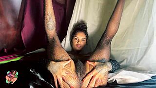 Curly-haired black MILF reaches orgasm and glows