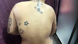 A self-pleacing amateur in seductive lingerie