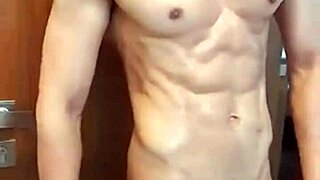 Gay amateur gets dirty in the bath before a messy finish
