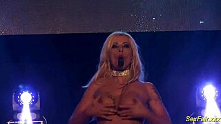 Flexible stepmother naked on stage in a sex show
