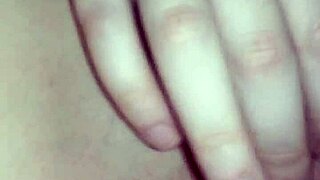 Pretty body, ugly face 18-year-old amateur masturbation