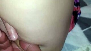 Finger fucking an Asian amateur makes her to cum