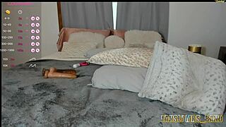 Sexxylaurab's squirting session with a dildo on chaturbate
