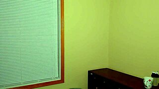 Solo action on webcam, masturbation of the pussy by a teen