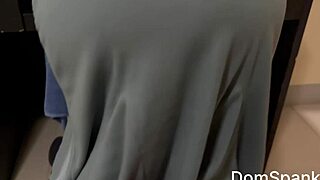 Asian girlfriend rides cock and screams in homemade video