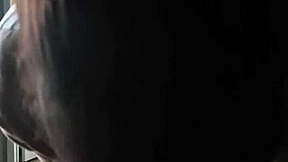 Ebony hottie gives a sensational blowjob