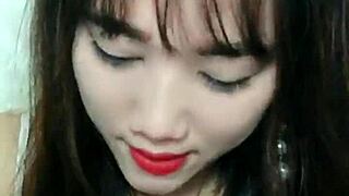Hot Asian girl on Uplive show