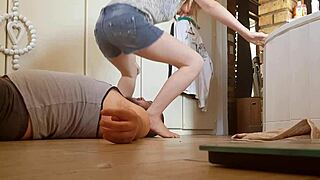 Brunette gets her mouth dirty in this hot scene