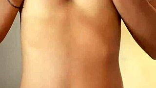 Natural tits and skinny body in old woman webcam show