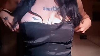 Amateur with beautiful big lips enjoying fingering and flashing