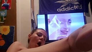 Canadian amateur girl pleasures herself with toys