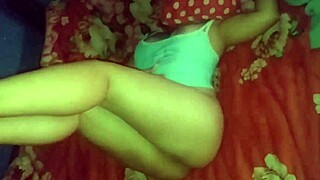 Stepmother’s ass shaking during a hot sex dance