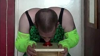 First time gay dildo experience: Shaky and nervous but excited