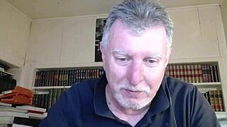 Gay cam show with an older performer