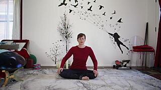 Amateur yoga instructor gives a hot lesson to a mature brunette
