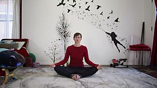 Amateur yoga instructor gives a hot lesson to a mature brunette