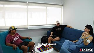 Seduciendo al amigo gay de mi hermanastro en casa
