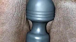 Gay retro sex scene with chocolate-like squirting orgasm