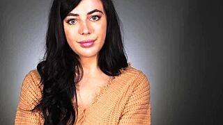 Intense self-love: Watch a woman reach orgasm naturally