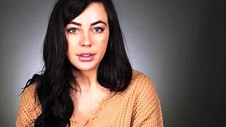 Intense self-love: Watch a woman reach orgasm naturally
