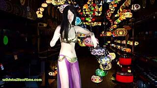 A Chinese belly dancer performs in Istanbul and the audience loves it