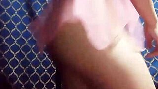 Huge ass Filipina MILF shows off her curves