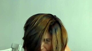 Flexible redhead masturbates on webcam