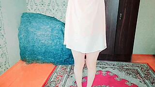 Sissy crossdresser shows off big ass in homemade video