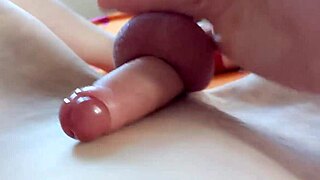 Solo gay masturbation ends up in a facial