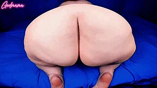 Shaking and spreading all that fat loose booty