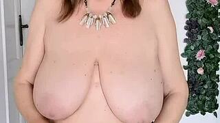 Mature cougar teaches you how to pleasure yourself