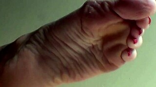 Foot massage with pointed toes
